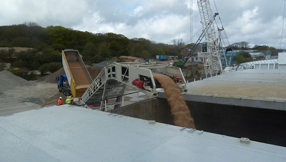 LDU Direct Feed Shiploader lading grain to coaster vessel